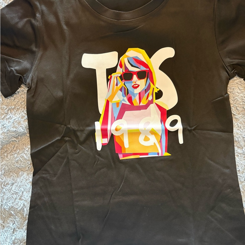 Taylor Swift 1989 Graphics shortsleeves Black T-Shirt Girls size 12 NIP NWOT
